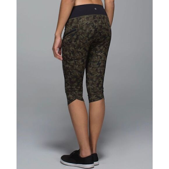 Lululemon Run: Top Speed Crop *Full-On Luxtreme
Mystic Jungle Fatigue Green Blac - Picture 13 of 13